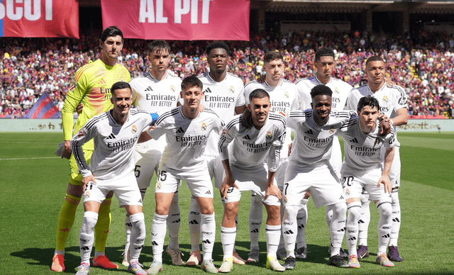 足球国足公开训练吸引千名球迷现场加油（国足公开训练吸引上千球迷到场助威）