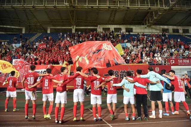 斯洛特：我们没有可用的边锋，派出两名9号球员是合乎逻辑的