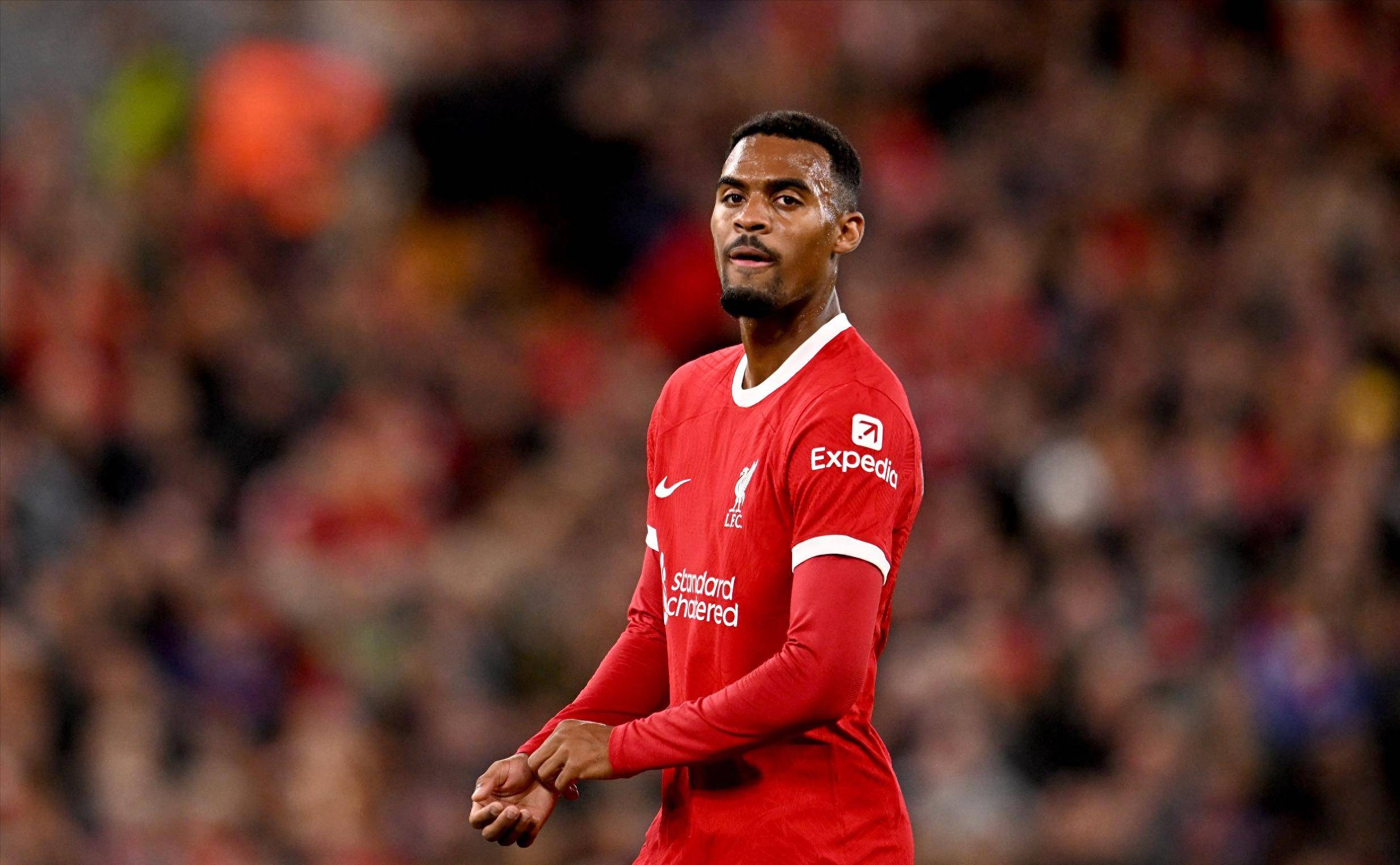 英超战报：萨沃纳破门，怀特建功，诺丁汉森林3-0利物浦（英超快讯：萨沃纳破门、怀特建功，诺丁汉森林3-0完胜利物浦）