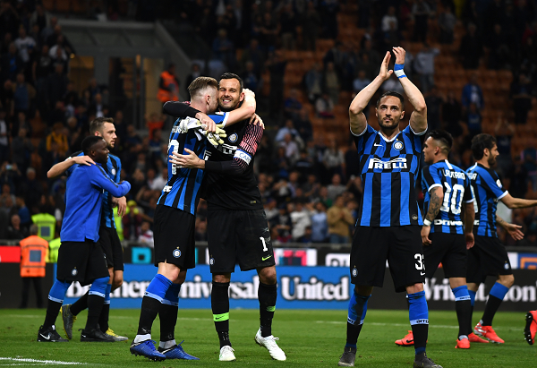 根据目前的情况拜仁明年夏天无意与格雷茨卡续约