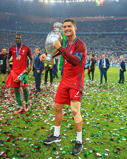 中超：上海海港主场3-2战胜长春亚泰