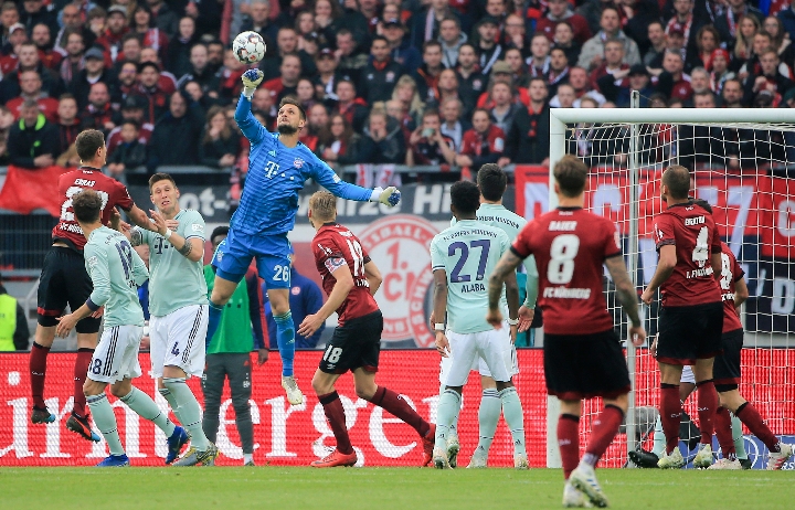 意甲争冠进入胶着阶段（意甲夺冠之争进入白热化）