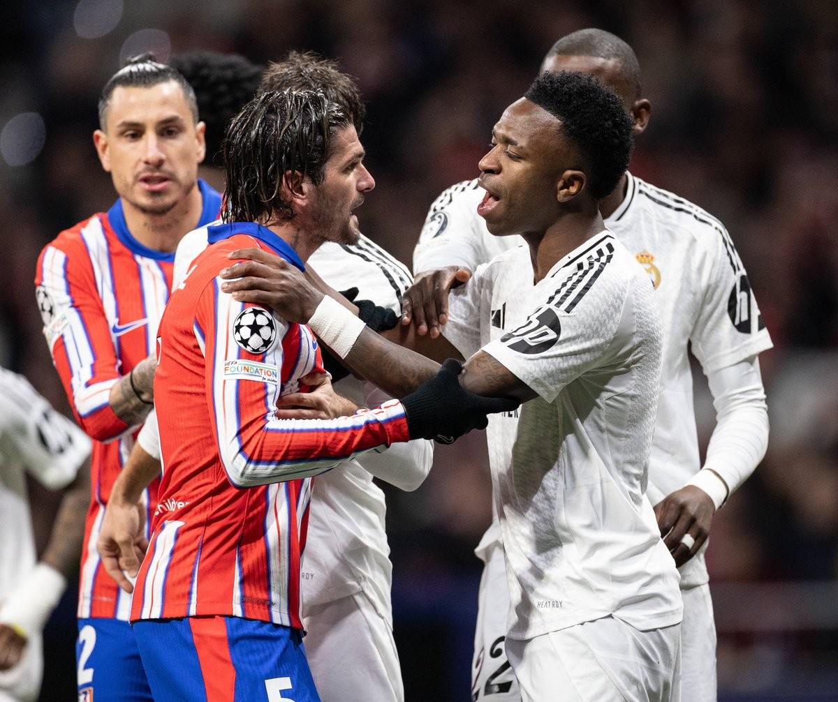 法兰克福vs沃尔夫斯堡：格策、堂安律首发，埃里克森、马耶尔出战