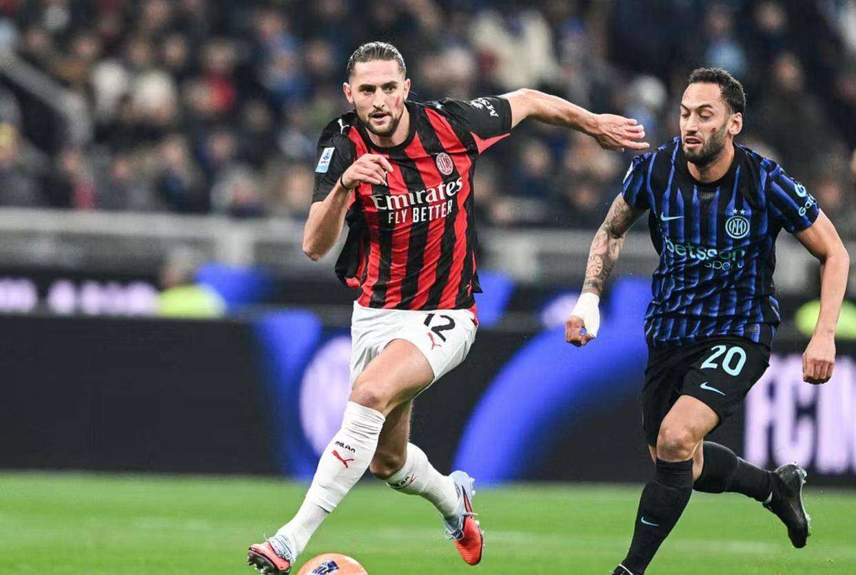 这大坏蛋！海港队庆祝夺冠时，蒋光太扒掉了古斯塔沃的裤子