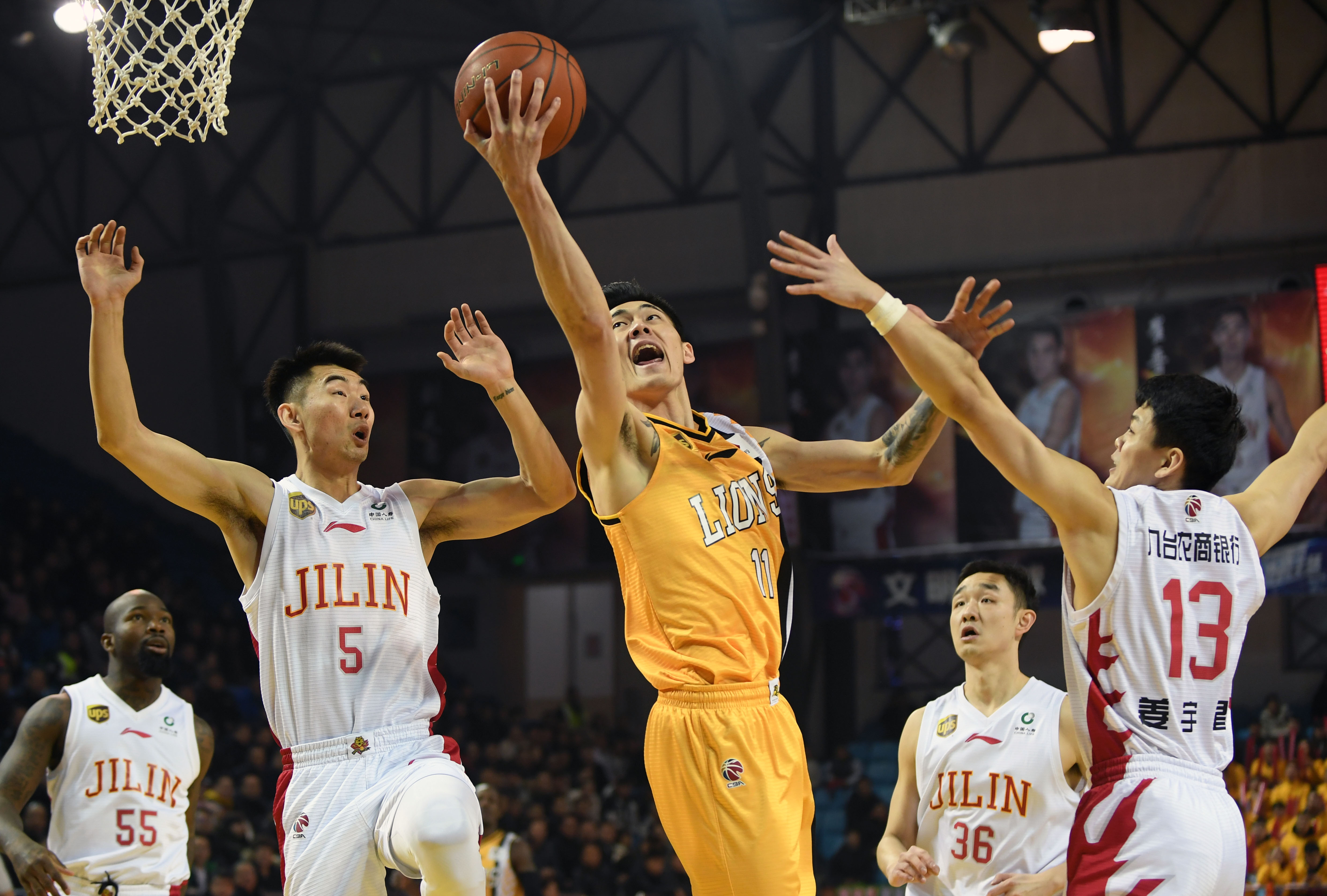 对手防守紧 对手防守紧